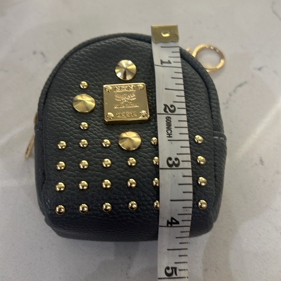 Fashion key chain holder / coin pouch - gray with gold hardware. NWOT - Picture 7 of 10